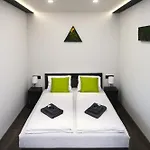 Holdruta Vendeghaz 4* Kunfeherto