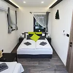 Holdruta Vendeghaz 4* Kunfeherto