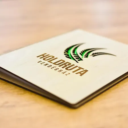 Holdruta Vendeghaz Kunfeherto