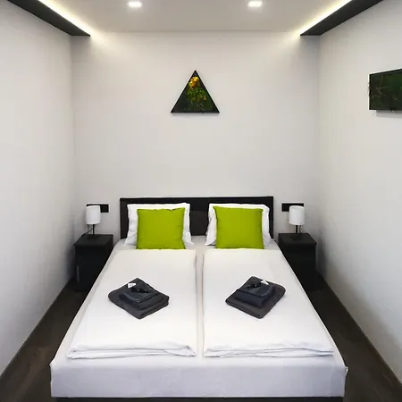 Holdruta Vendeghaz 4* Kunfeherto