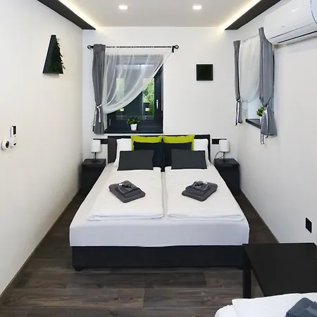 Holdruta Vendeghaz 4* Kunfeherto