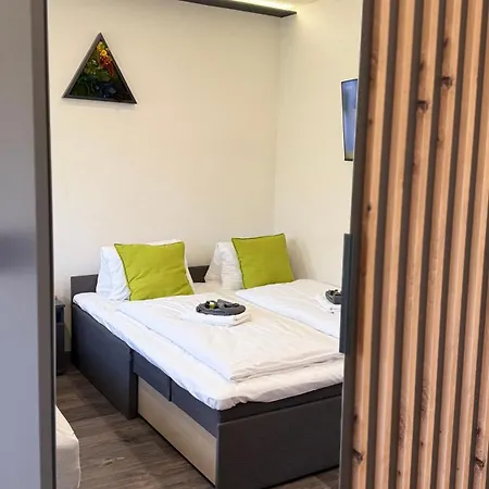 Holdruta Vendeghaz 4* Kunfeherto